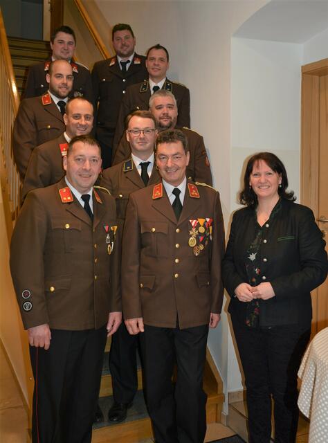 Der neue Vorstand der FF Pabneukirchen mit Bgm. Barbara Payreder. | Foto: FF Pabneukirchen