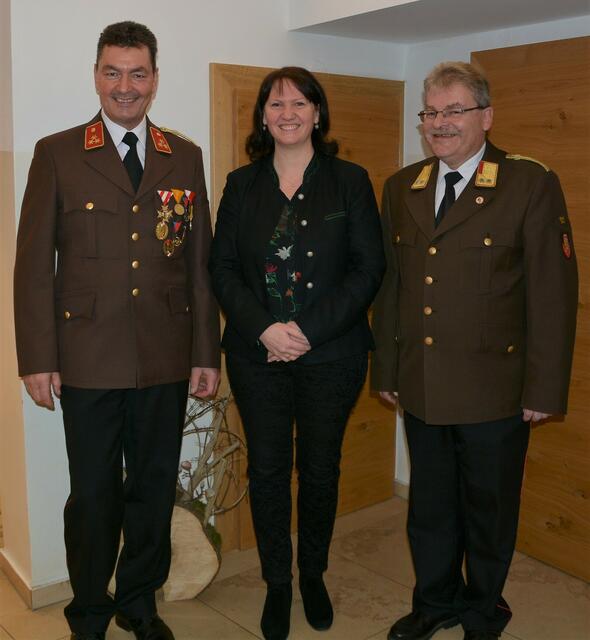 Kommandant Josef Kastenhofer, Bgm. Barbara Payreder und Abschnittskommandant Stephan Prinz. | Foto: FF Pabneukirchen
