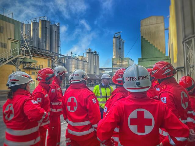 Fachvortrag vom Blackout- und Krisenvorsorgeexperten Herbert Saurugg für Rotkreuz-Mitarbeiterinnen und Mitarbeiter im neuen Eferdinger Katastrophenhilfsdienst (KHD)-Lager. | Foto: ÖRK Eferding