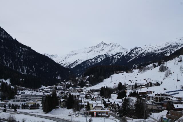 St. Anton am Arlberg verfügt über ein Budget in Höhe von knapp 12 Millionen Euro (die kommunalen Tätigkeiten wurden an eine Tochtergesellschaft ausgelagert).  | Foto: Elisabeth Zangerl 