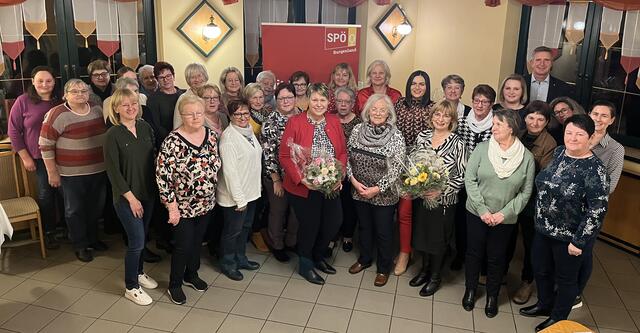 Die Teilnehmerinnen der SPÖ-Bezirksfrauenkonferenz Jennersdorf wählten erneut Bgm. Andrea Reichl (Mitte) zu ihrer Bezirksvorsitzenden. | Foto: SPÖ