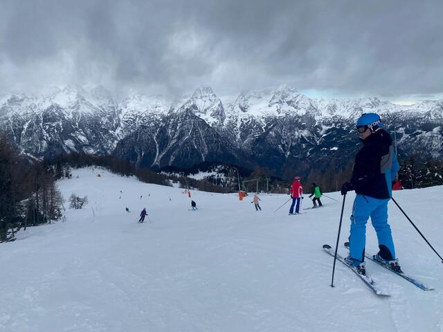 Ab Samstag, 14. Jänner 2023, sind der Panoramalift und auch der 2000er Lift in Betrieb. Die Talabfahrt ist ebenfalls wieder für alle Wintersportfreunde geöffnet. | Foto: HIWU