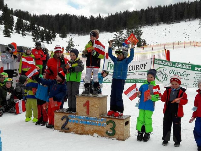 Auch ein "Zwergerlrennen" wird jedes Jahr vom Schiverein Arzberg veranstaltet. | Foto: zVg