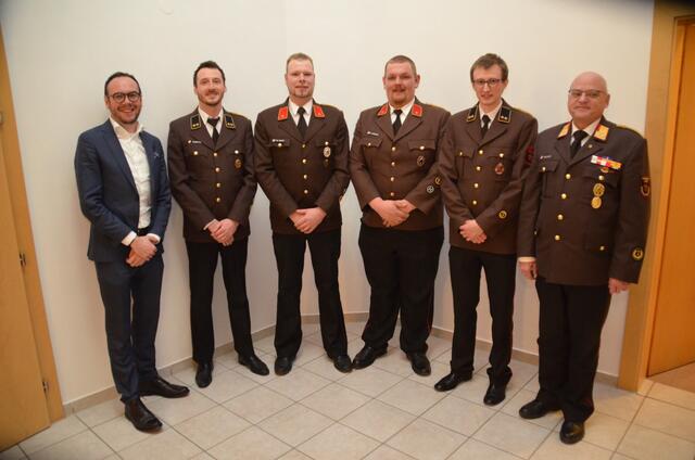 v.l.n.r. Bürgermeister Patrick Geir, Kassier OV Manuel AUER, Kommandant BI Markus MAIR, Kommandant Stellvertreter  BI Helmut MÖSCHL,  Schriftführer OV Klemens WOERTZ, Bezirksfeuerwehrinspektor OBR Michael NEUNER
 | Foto: FF Pfons