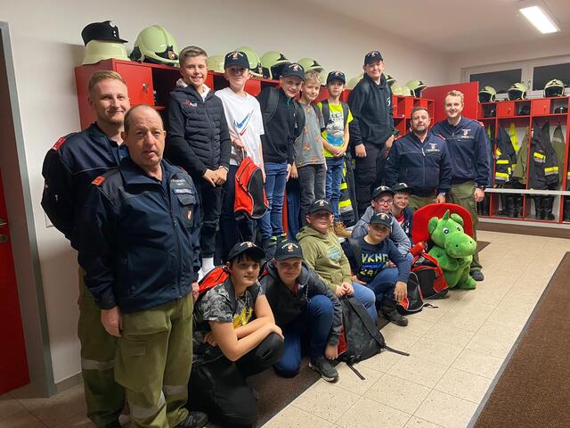 12 junge Burschen sind Teil der neuen Jugendfeuerwehr in Hart. | Foto: Privat