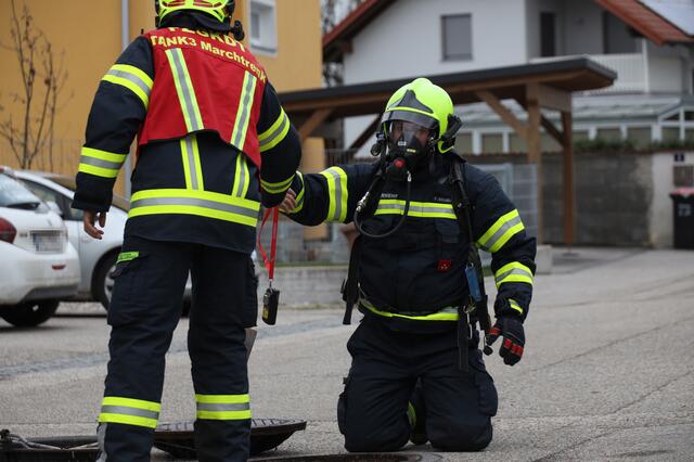 Erneut gab es am 13. Januar Gas-Alarm um das Areal der Firma Bussetti in Marchtrenk. Die Feuerwehr musste für Messungen ausrücken. | Foto: laumat.at