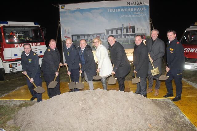 Spartenstich. Das Feuerwehrhaus Großprojekt wird in Hadres bis 2025 entstehen. | Foto: arbes