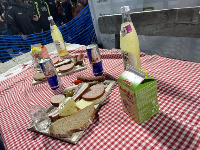 Die Brettljause stand für die Sieger bereit. | Foto: Verderber