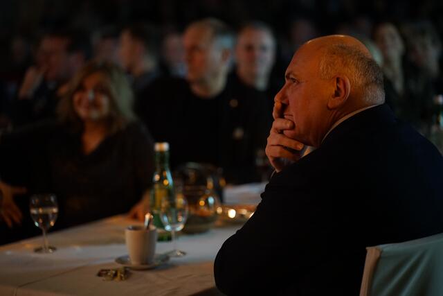 Wirtschaftsbund-Bezirkschef und gebannter Zuhörer: Hannes Staggl | Foto: Manuel Matt