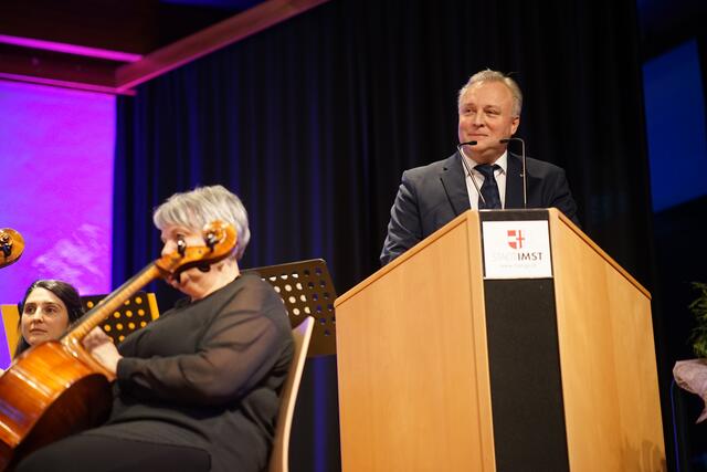 Rück- und Ausblick vom Podium: Stadtchef Stefan Weirather | Foto: Manuel Matt