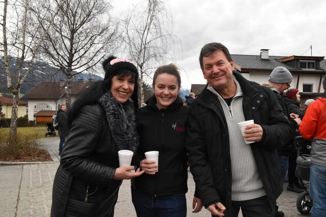 Gut gelaunt: Irene, Nicole und Joe  | Foto: Kendlbacher