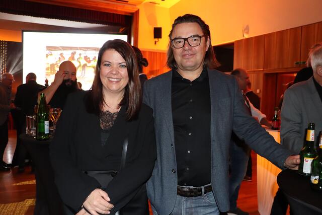 Simone Zangerl und Konrad Geiger (TVB TirolWest) (v.li.). | Foto: Siegele