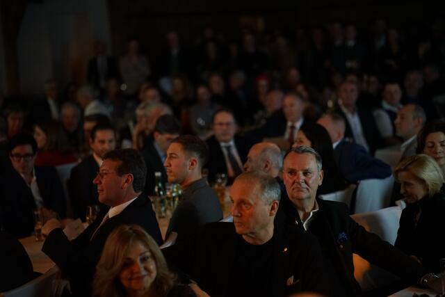 Bis zum letzten Platz besetzt: Der Trofana-Saal in Mils bei Imst | Foto: Manuel Matt