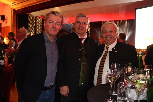Alexander von der Thannen (TVB Paznaun-Ischgl), KommR. Anton Prantauer und Andreas Fahrner (Fachgruppe Hotellerie) (v.li.) | Foto: Siegele