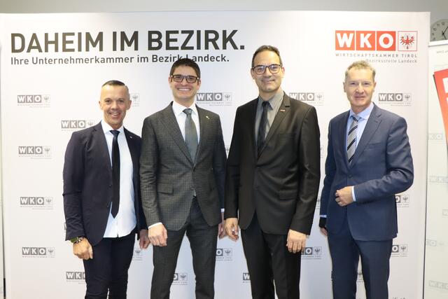 Was Betriebe im Jahr 2023 brauchen: Bezirksstellenleiter Otmar Ladner, Obm. Michael Gitterle, Präs. Christoph Walser u. Dir.-Stv. Gregor Leitner (v.l.). | Foto: Othmar Kolp
