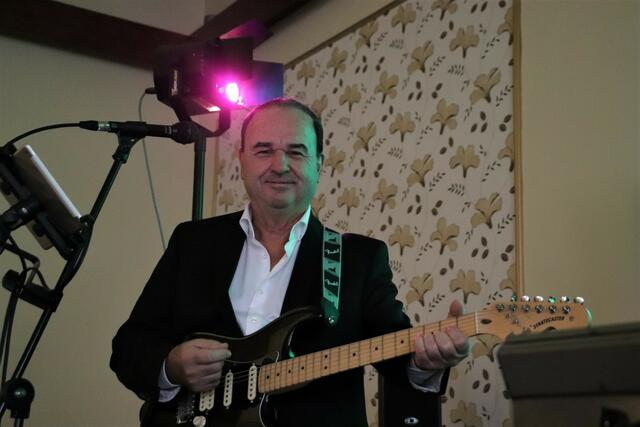 Musikalischer Star des Abends: der frühere Kalsdorfer Amtsleiter Johann Fuchs von den Tornados | Foto: Edith Ertl