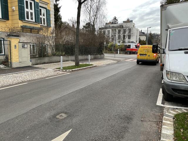 Die neuen Parkplatzmarkierungen wurden nach der Einführung des Parkpickerls in Hietzing aufgemalt. | Foto: Kautzky
