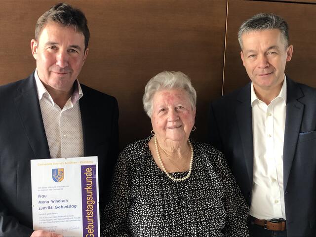 Gratulationen zum 85. Geburtstag: Bgm. Franz Wachter, Jubilarin Maria Windisch und GR Josef Windisch | Foto: Gemeinde Deutsch Schützen-Eisenberg