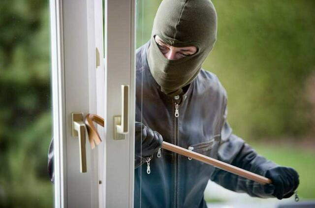 Eine 83-jährige Österreicherin wurde von zwei Männer ausgeraubt. Die Polizei bittet um Hinweise. | Foto: Symbolbild: Mev.de