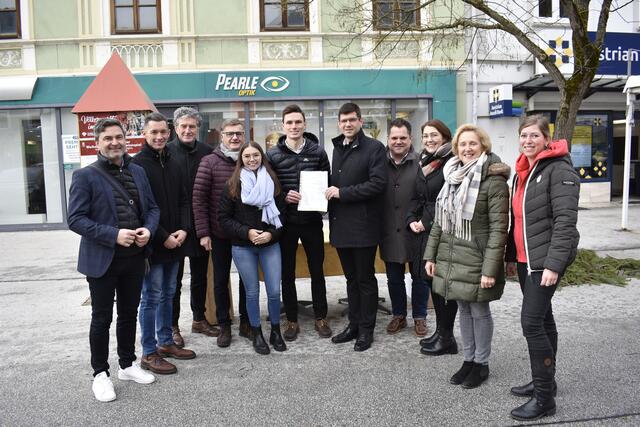 Bürgermeister Markus Lakounigg, Stadtrat Andreas Sneditz, Reinhold Janesch, Obmann Karl Kräuter, Chantal Lamp, Geschäftsführer Julian Waibel, Landesrat Martin Gruber, Landtagsabgeordneter Hannes Mak, Stadträtin Elisabeth Kollitsch, Gisela Meran und Yasmin Fritz-Jesse (von links) | Foto: RegionalMedien