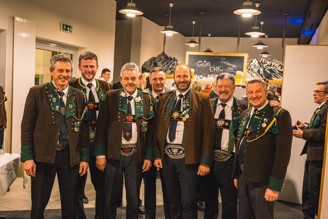 Die Hauptleute der Stubaier Schützenkompanien mit Mayor Helumt Ranalter und Bgm. Daniel Stern | Foto: Pernsteiner