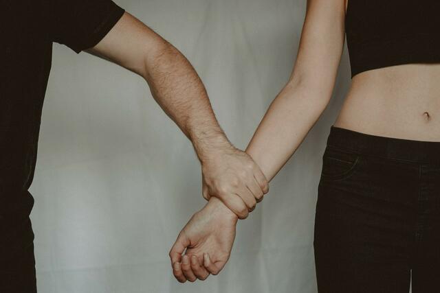 Ein 20-Jähriger hielt eine 16-jährige Frau gewaltsam ein seiner Wohnung fest. | Foto: Anete Lusina