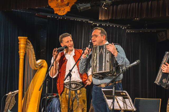 Peter Margreiter und "Ziachorgel Weltmeister" Denis Novato | Foto: Pernsteiner