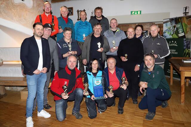 Die Sieger - 1. Platz: AWG Rosenberg, 2. Platz Kuddl Muddl, 3. Platz ESV Greith - Senioren
