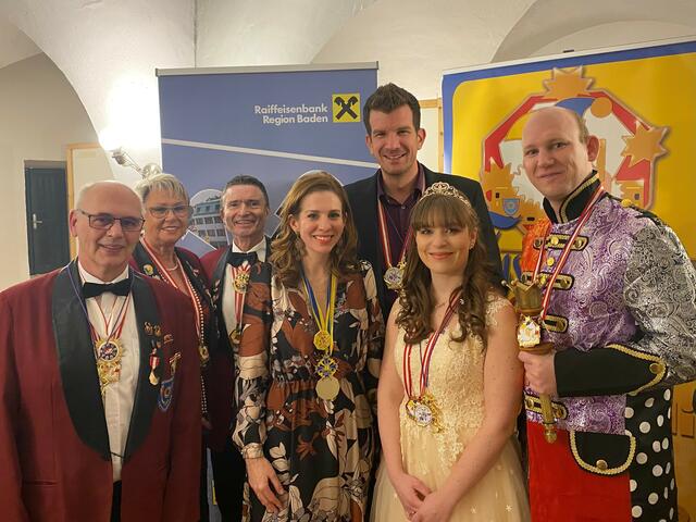 Vize-Präsident Christian Resch, Schatzmeisterin Ernestine Brunner und Bundeselferrat Franz Brunner von der Faschingsgilde Kottingbrunn mit Nationalratsabgeordneter Carmen Jeitler-Cincelli, Bürgermeister Christian Macho und dem regierenden Faschingsprinzenpaar Melanie I. und Lukas I. | Foto: Marktgemeinde Kottingbrunn