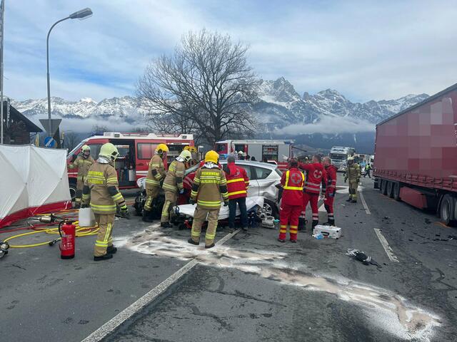 Verkehrsunfall in Saalfelden. | Foto: FF Saalfelden