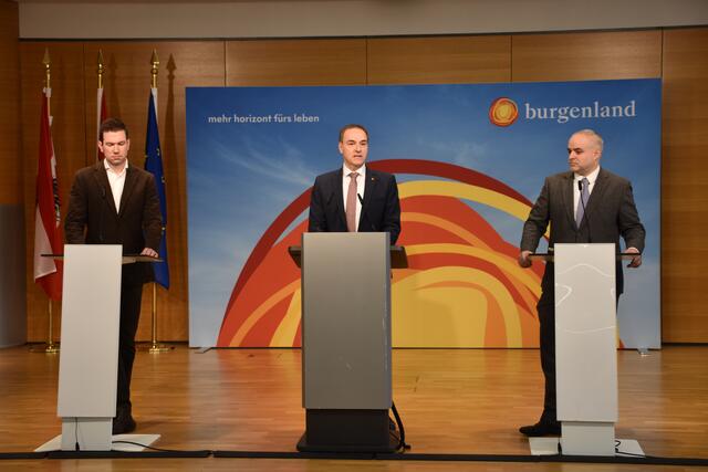 Im Rahmen einer Pressekonferenz ipräsentierten Landesrat Leonhard Schneemann, Vorstand der Esterhazy Stiftungen Matthias Grün sowie Sprecher der ARGE David Simon die neue Arbeitsgemeinschaft für den Neusiedler See.  | Foto: Stefan Schneider