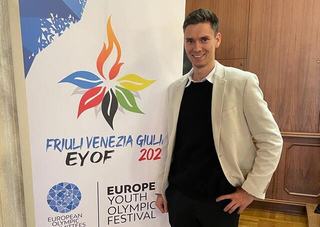 Philip Siutz ist Trainer der Damen-Eishockeymannschaft beim EYOF. | Foto: Privat