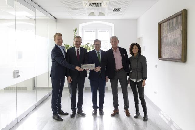 Im Beisein von Landeshauptmann Thomas Stelzer und Bürgermeister Andreas Rabl erfolgte am 17. Januar der Spatenstich für das neue Produktionsgebäude von Richter Pharma in Wels. | Foto: Richter Pharma AG