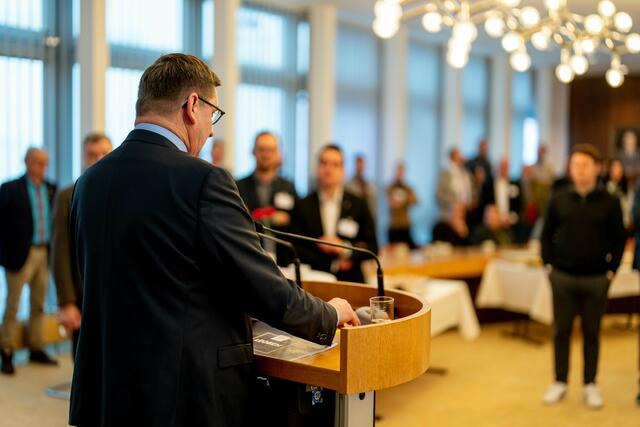 Bürgermeister Kurt Wallner stellte im Rahmen des Wirtschaftsfrühstück die diesjährigen Pläne der Stadt Leoben vor. | Foto: Klaus Pressberger
