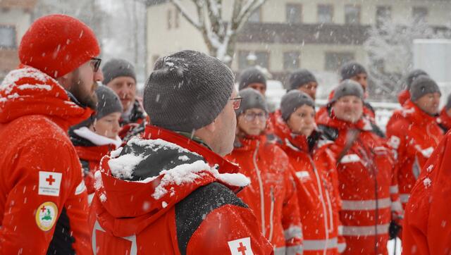 Kommandant Leopold Slotta-Bachmayr erklärte seinem Team die Übungsszenarien.