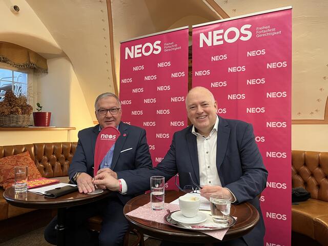 (v.r.:) Markus Hufnagel tritt beiseite und überlässt den Neos-Gemeinderatssitz der Stadt Wels Parteikollegen Walter Zaunmüller. Verschwinden wird Hufnagel aber nicht. | Foto: BRS
