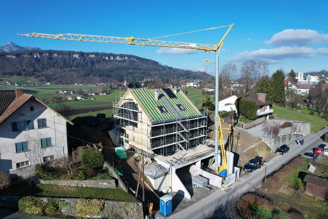 Die Hanglage bietet unter anderem beste Ausblicke | Foto:  Arno Meusburger