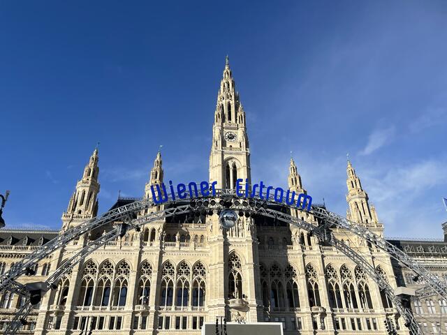 Den Wiener Eistraum am Rathausplatz gibt's seit 1996. | Foto: Tobias Schmitzberger