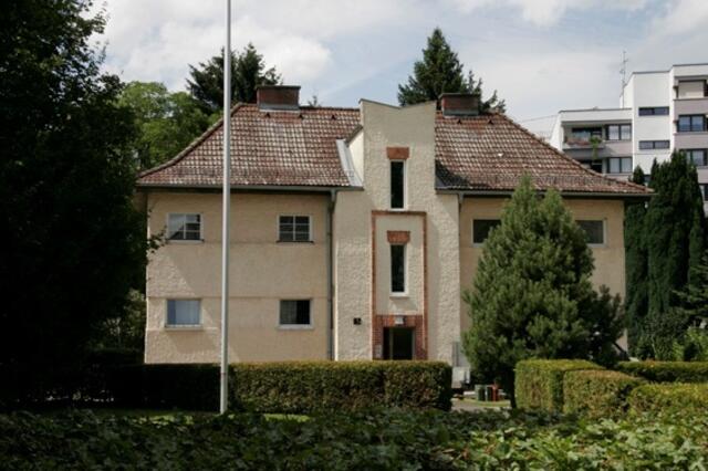 Die Siedlung in der Sintstraße besteht aus 18 Gebäuden. Die Anlage, gebaut von Curt Kühne, steht als Ganzes unter Denkmalschutz. Nun soll jedoch ein Teil der Gebäude abgerissen werden dürfen. Die zentrale Charakteristik der Anlange bleibe laut Bundesdenkmalamt dennoch erhalten. | Foto: Archiv der Stadt Linz