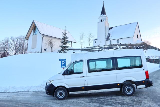 Sieht aus wie ein gewöhnliches Fahrzeug, fährt aber ganz alleine. Der "Digibus 2.0" fährt durch Koppl. | Foto: Salzburg Research