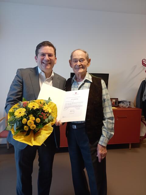 Bezirksvorsteher Wilfried Zankl gratulierte Franz Koll zum 103. Geburtstag. | Foto: BV 12/Schinagl