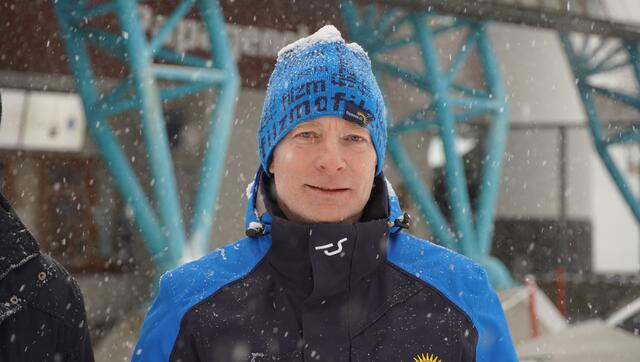 Der technische Leiter der Filzmooser Bergbahnen, Helmut Elmar, schildert den hohen Stellenwert des Roten Kreuzes für die Bergbahnen.