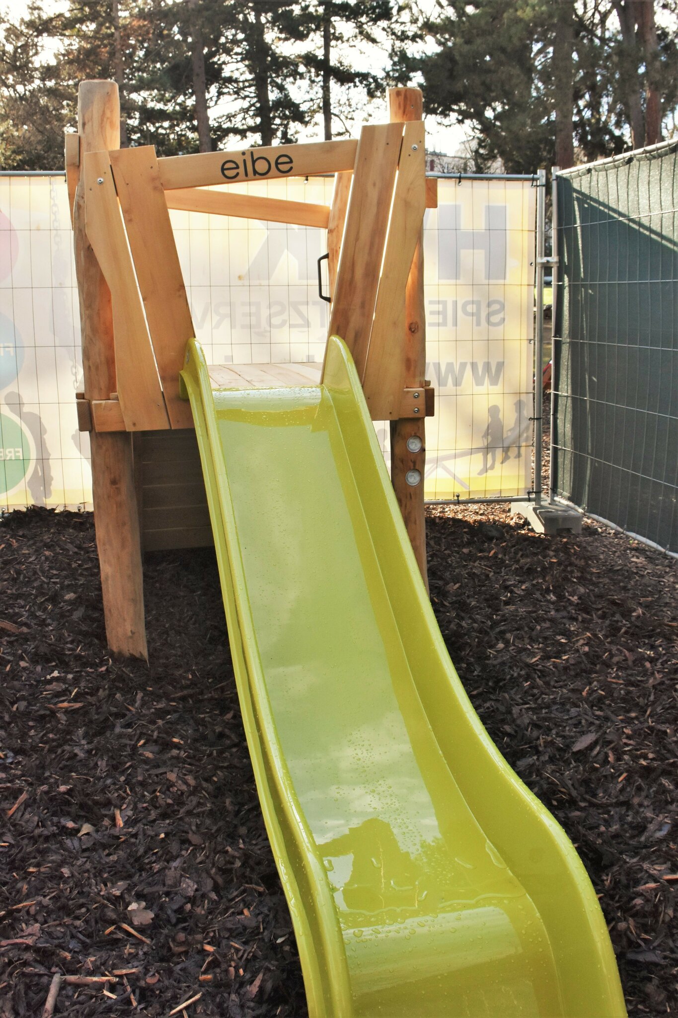 Attraktion fr Kinder in Whring: Neue Rutsche fr den Meeresspielplatz -  Whring