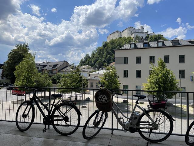 Das Rad ist in der Stadt Salzburg besonders beliebt. Einige Flachgauer und Flachgauerinnen pendeln damit zur Arbeit in die Stadt oder legen eine Teilstrecke damit zurück.  | Foto: sm