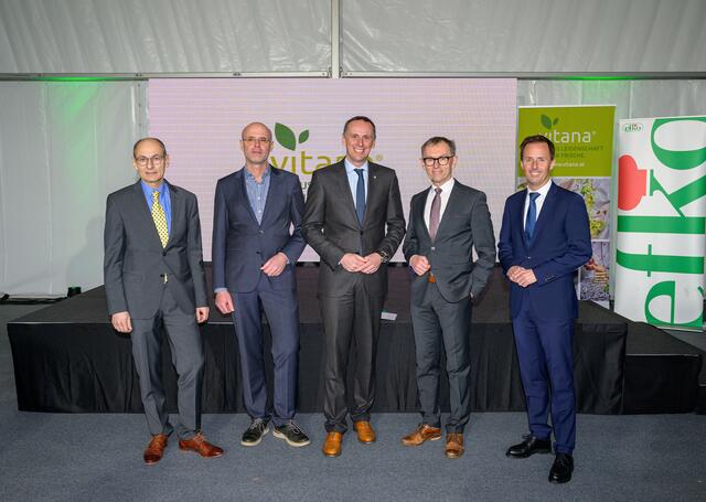 v.l. Bauherrenvertreter Manfred Rotheneder, Vitana Geschäftsführer Manfred Speiser, Landesrat Jochen Danninger, efko Geschäftsführer Klaus Hraby, Vitana Geschäftsführer Markus Pois. | Foto: NLK Burchhart