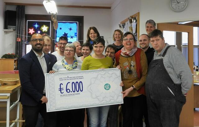 6.000 Euro gingen von CIMA an die Arcus Mitarbeiter. | Foto: Arcus
