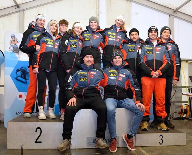 Das Österreichische Rodelteam stellte sich zum Gruppenbild zusammen | Foto: Gerhard Scopoli