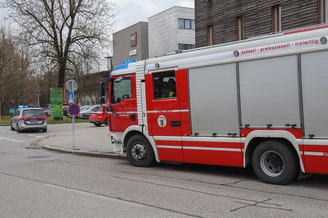 Bombenalarm in Wels-Lichtenegg: Das gefährliche Kriegsrelikt wurde bei Bauarbeiten gefunden – das Areal wurde großflächig evakuiert.  | Foto: laumat.at