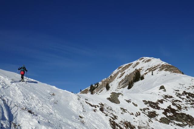 In der Scharte zwischen Spielkogel und Karkogel (letzter im Bild).  | Foto: Thomas Neuhold