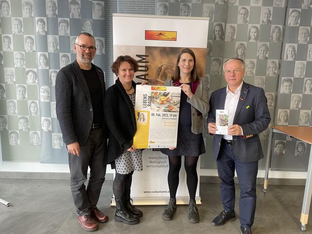 Michael Fend, Martina Lepschi, Raphaela Fink vom Leader-Management und Vulkanland-Obmann Josef Ober laden zur Vortragsreihe ein. | Foto: RegionalMedien